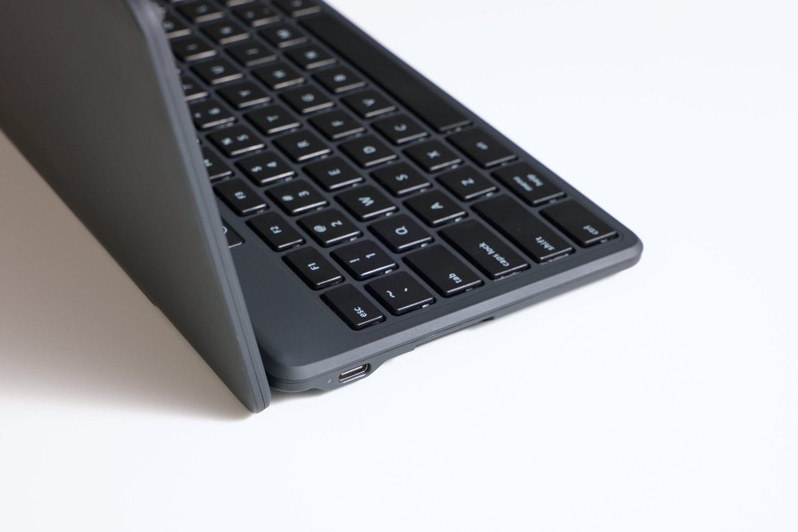 pomera - Full-Suite Typewriter For Focused Writing Includes Screen Protector Film